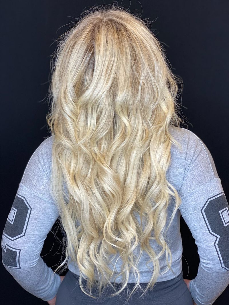 Blonde wavy hairstyle